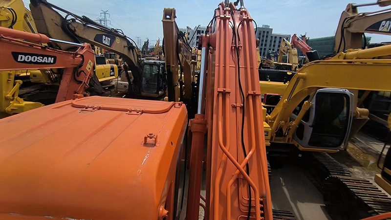 Used DOOSAN DH220-7 Excavator