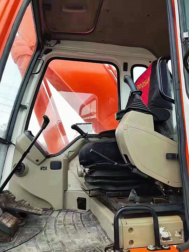 Used DOOSAN DH300-7 Excavator