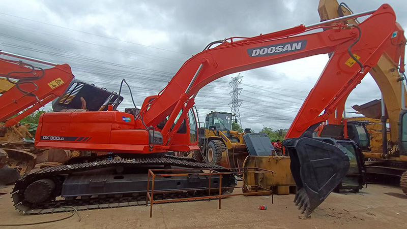 Used DOOSAN DH300-7 Excavator