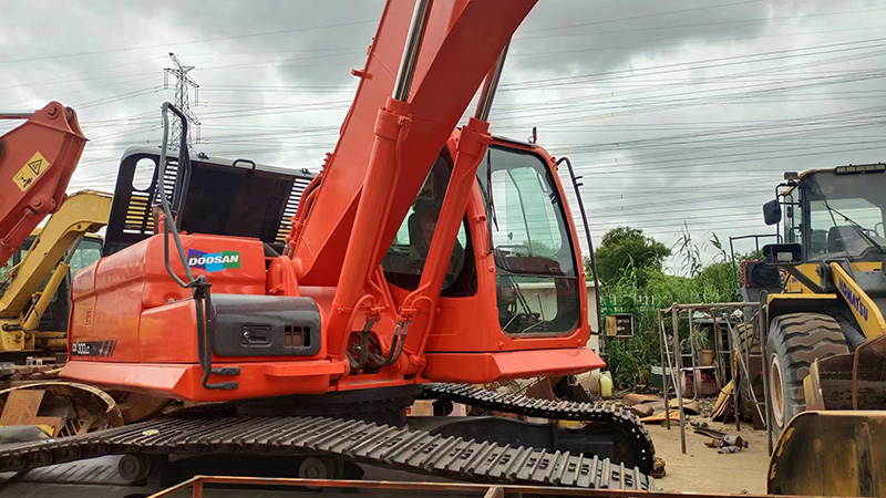 Used DOOSAN DH300-7 Excavator