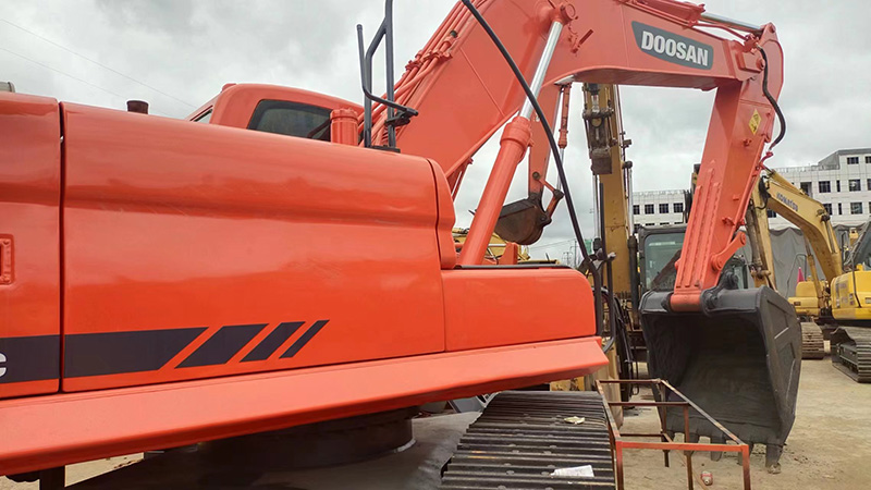 Used DOOSAN DH300-7 Excavator