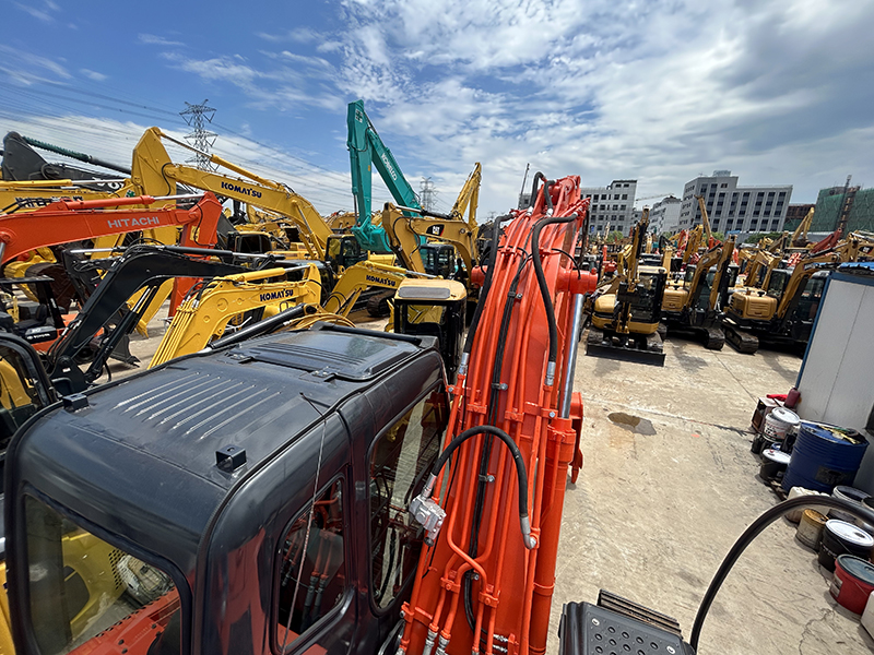 Used HITACHI ZX120-6 Excavator
