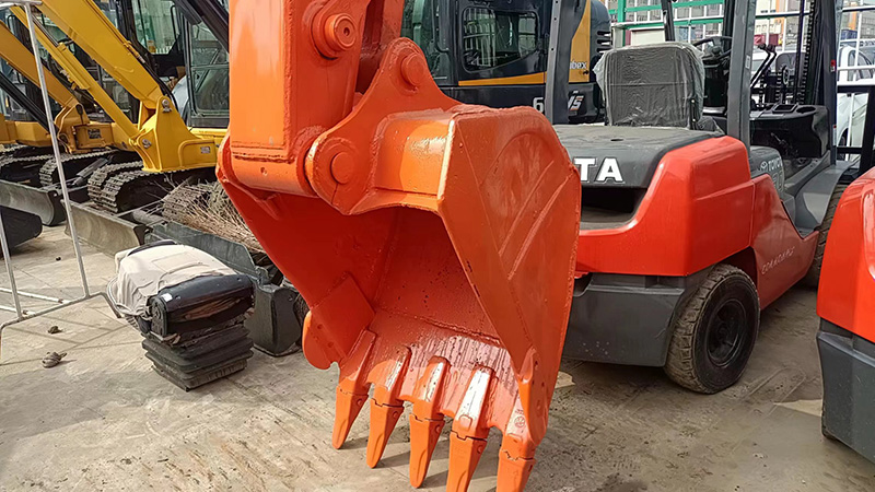 Used HITACHI ZX130 Excavator