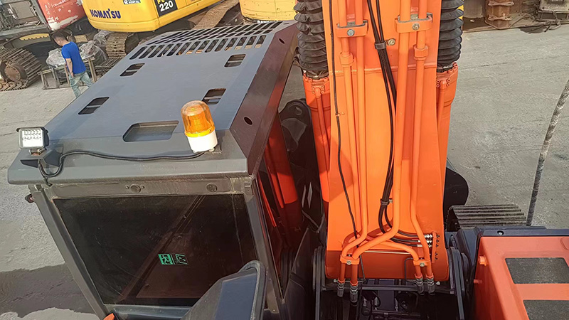 Used HITACHI ZX200-5A Excavator