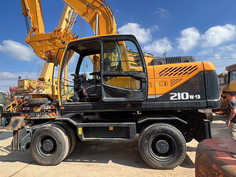 Used HYUNDAI 210-9 Wheel Excavator
