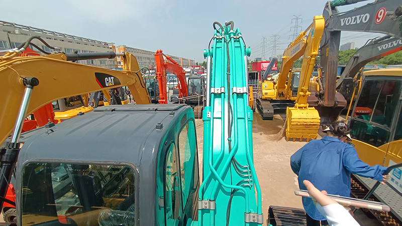 Used KOBELCO SK200-8 Excavator
