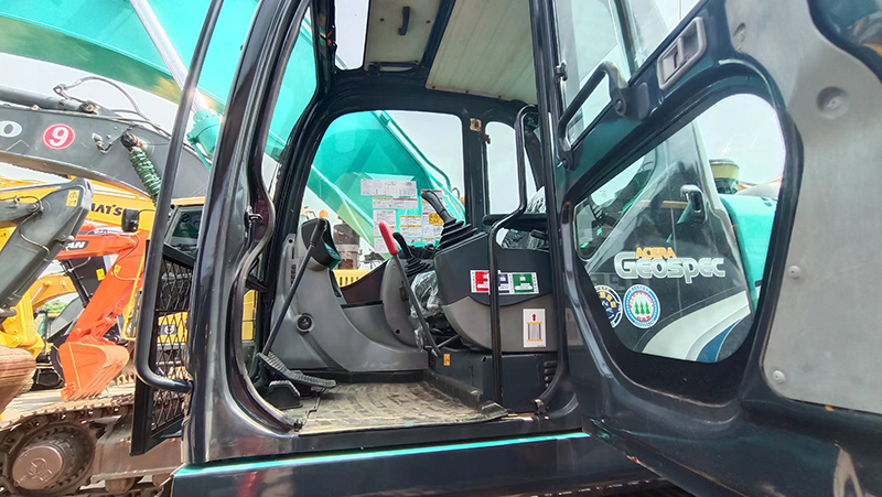 Used KOBELCO SK200-8 Excavator