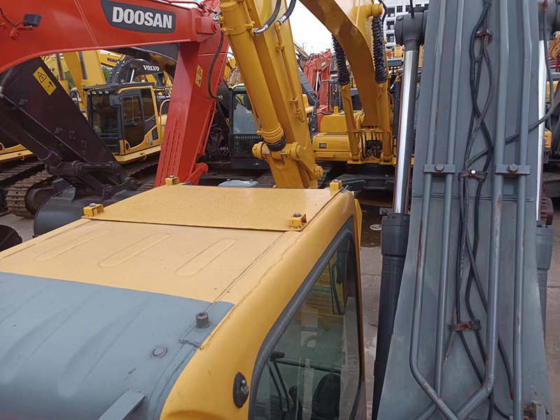 Used VOLVO EC210 Excavator
