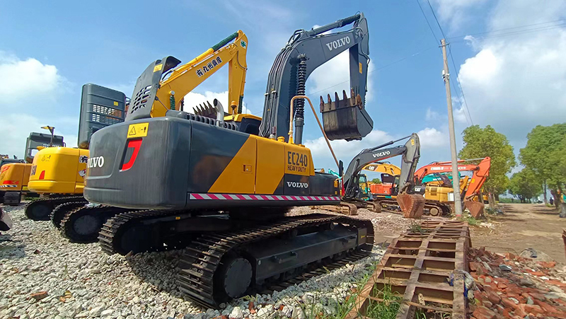 Used VOLVO EC240 Excavator