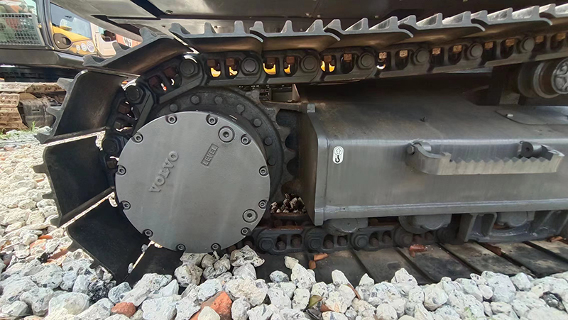 Used VOLVO EC240 Excavator