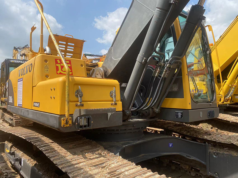 Used VOLVO EC220B Excavator