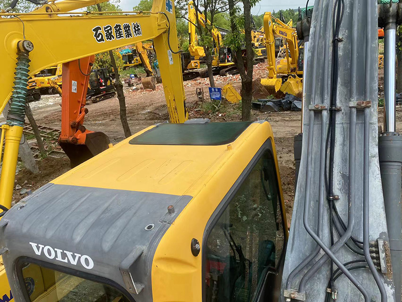 Used VOLVO EC220B Excavator