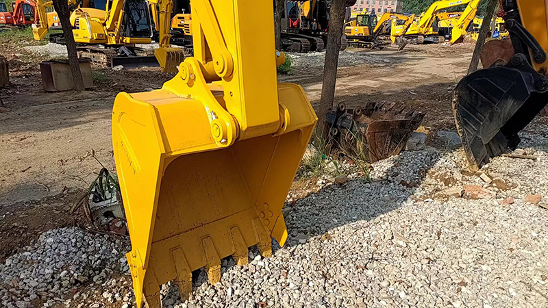 Used KOMATSU PC110-7 Excavator