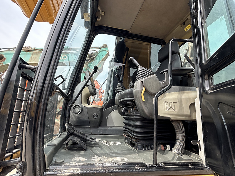 Used CAT 320D Excavator