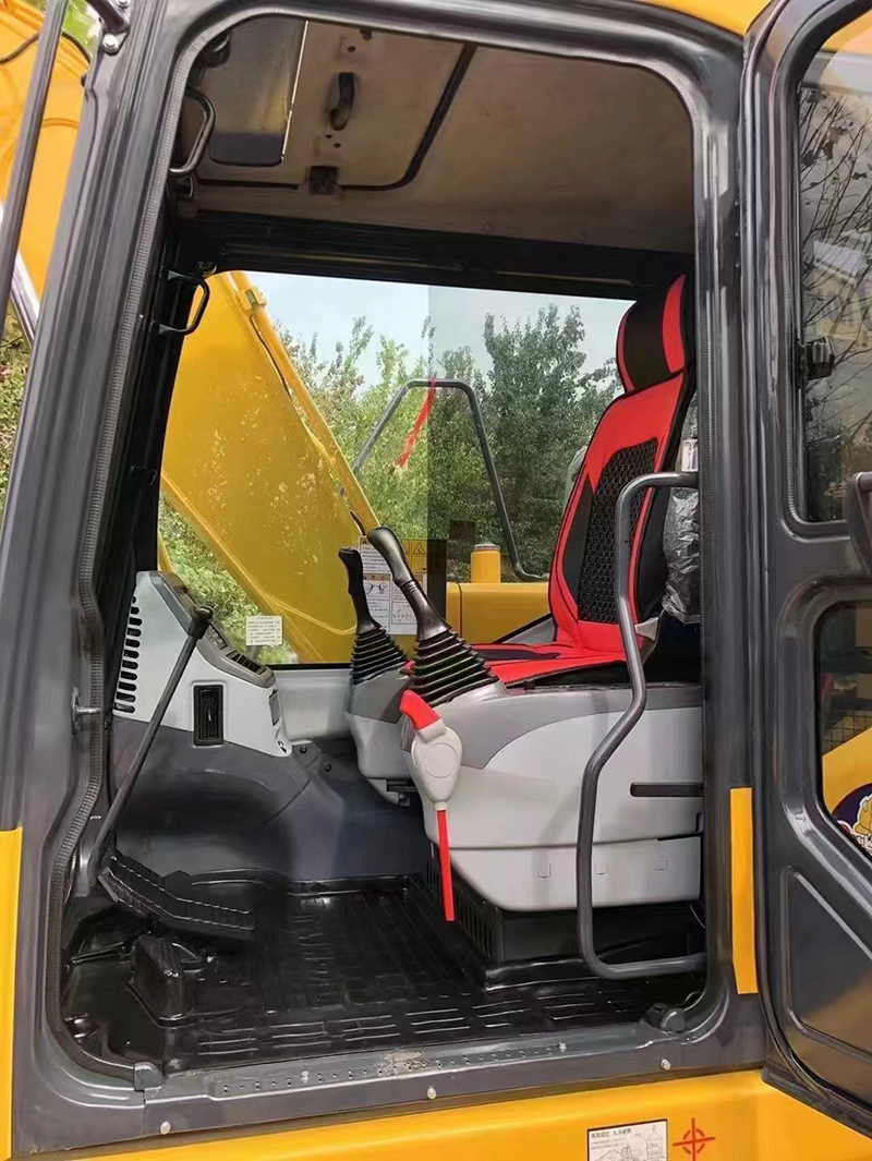 Used KOMATSU PC130-7 Excavator