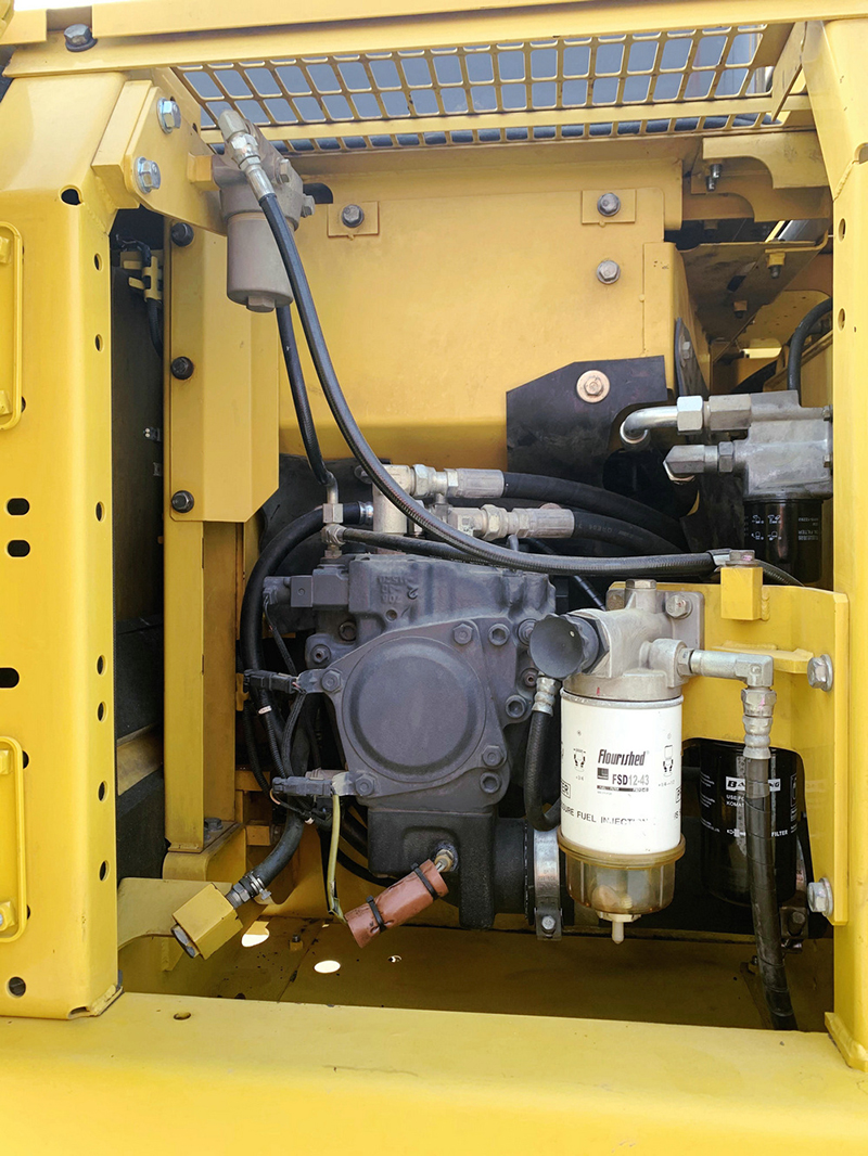 Used KOMATSU PC130-8 Excavator