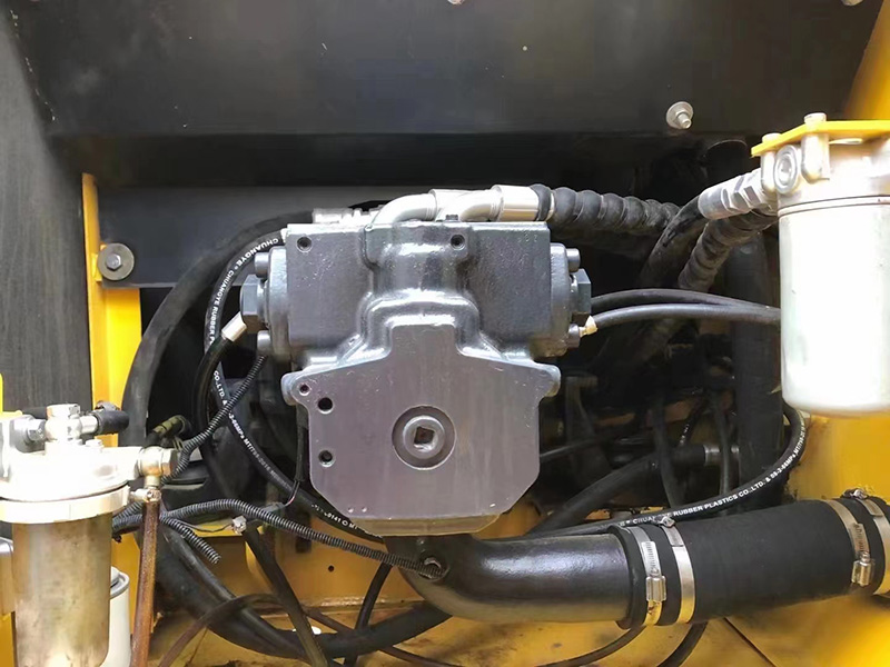 Used KOMATSU PC200-7 Excavator