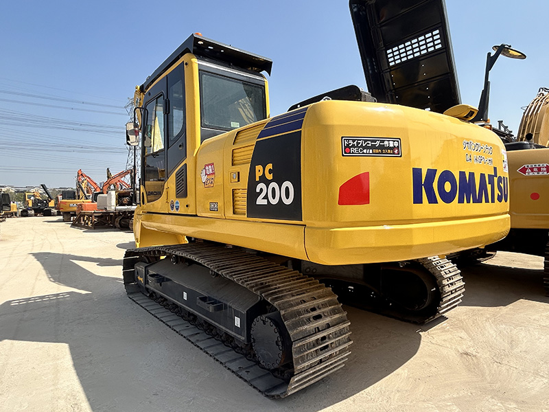 Used KOMATSU PC200-8 Excavator
