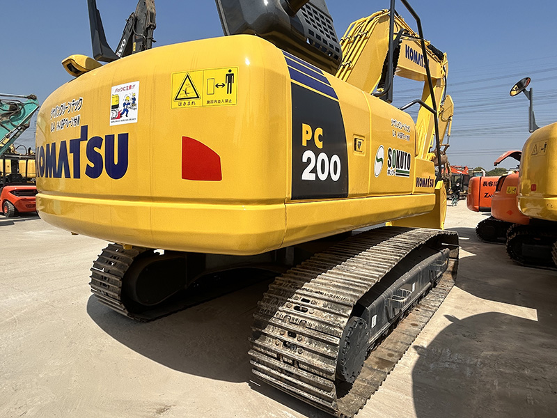Used KOMATSU PC200-8 Excavator