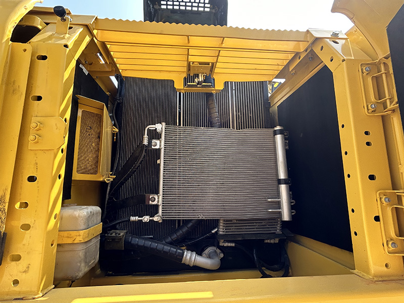 Used KOMATSU PC200-8 Excavator