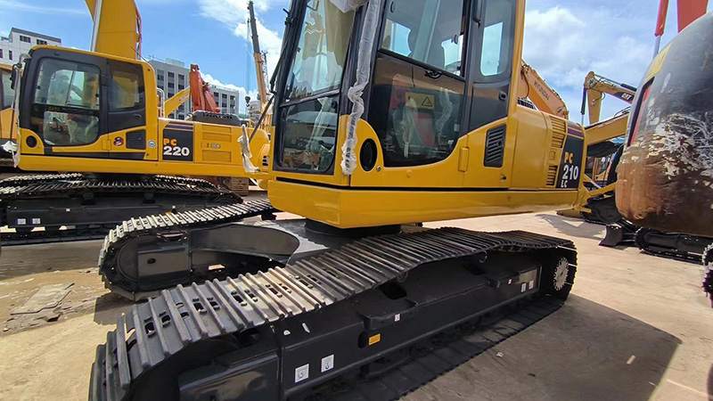 Used KOMATSU PC210-8 Excavator