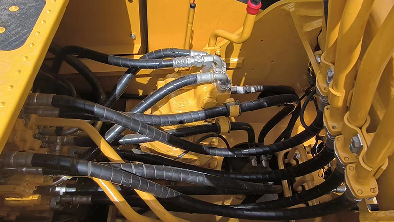 Used KOMATSU PC210-8 Excavator