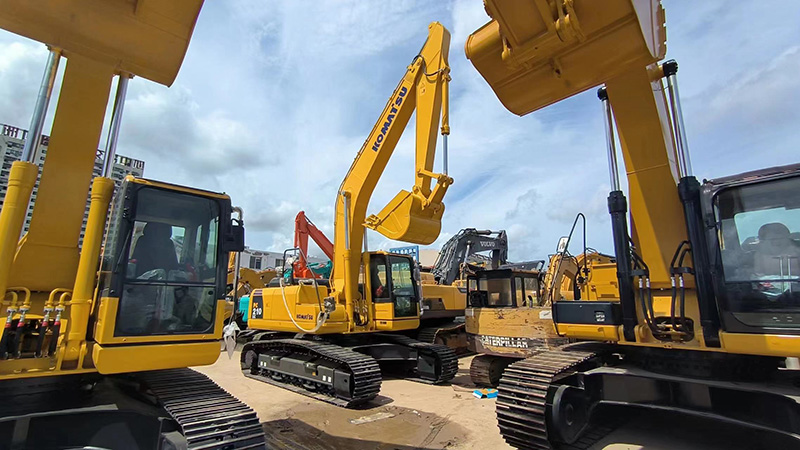 Used KOMATSU PC210-8 Excavator