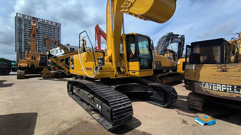 Used KOMATSU PC210-8 Excavator