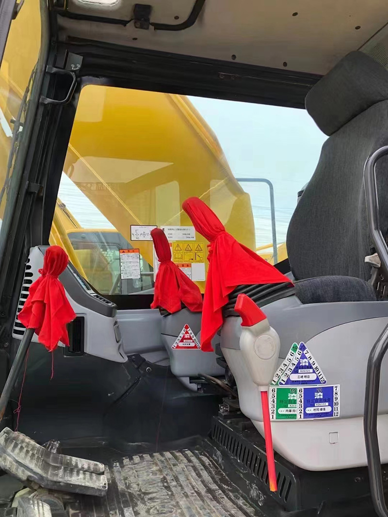 Used KOMATSU PC220-7 Excavator