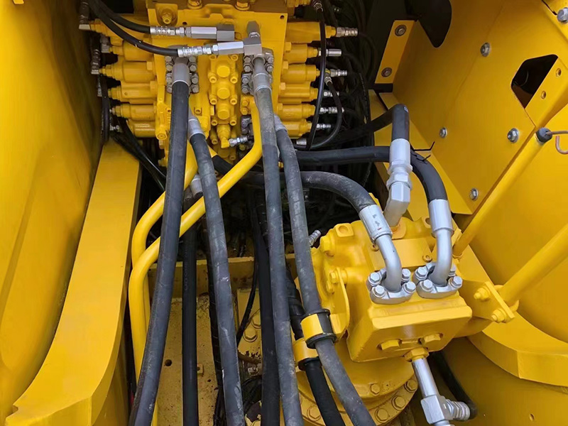 Used KOMATSU PC220-7 Excavator