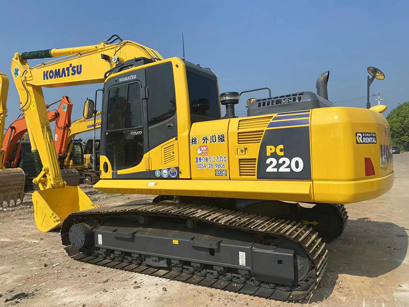 Used KOMATSU PC220-8 Excavator