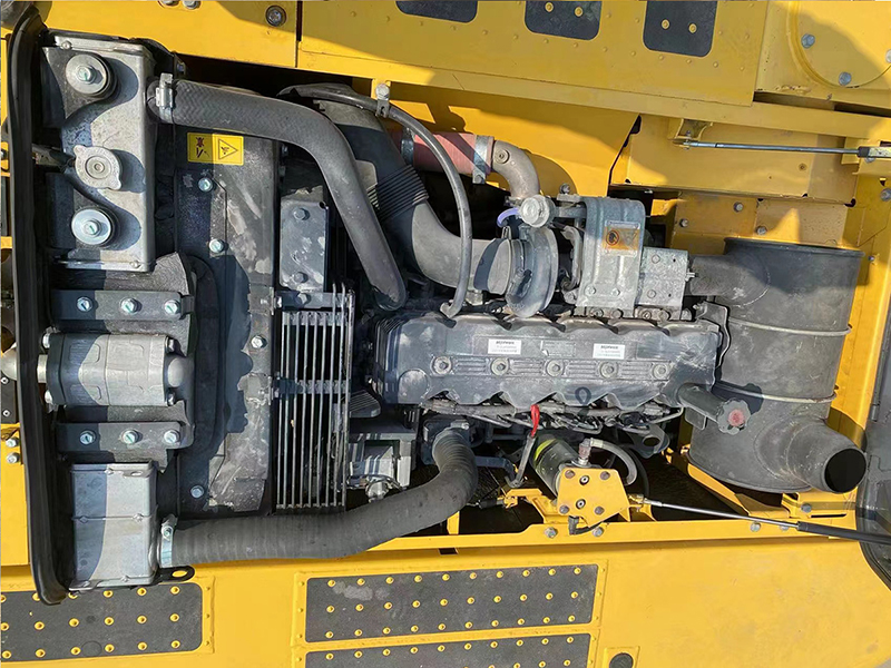 Used KOMATSU PC220-8 Excavator