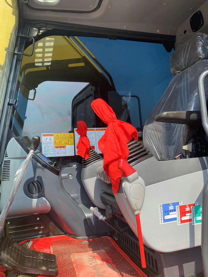 Used KOMATSU PC220-8 Excavator