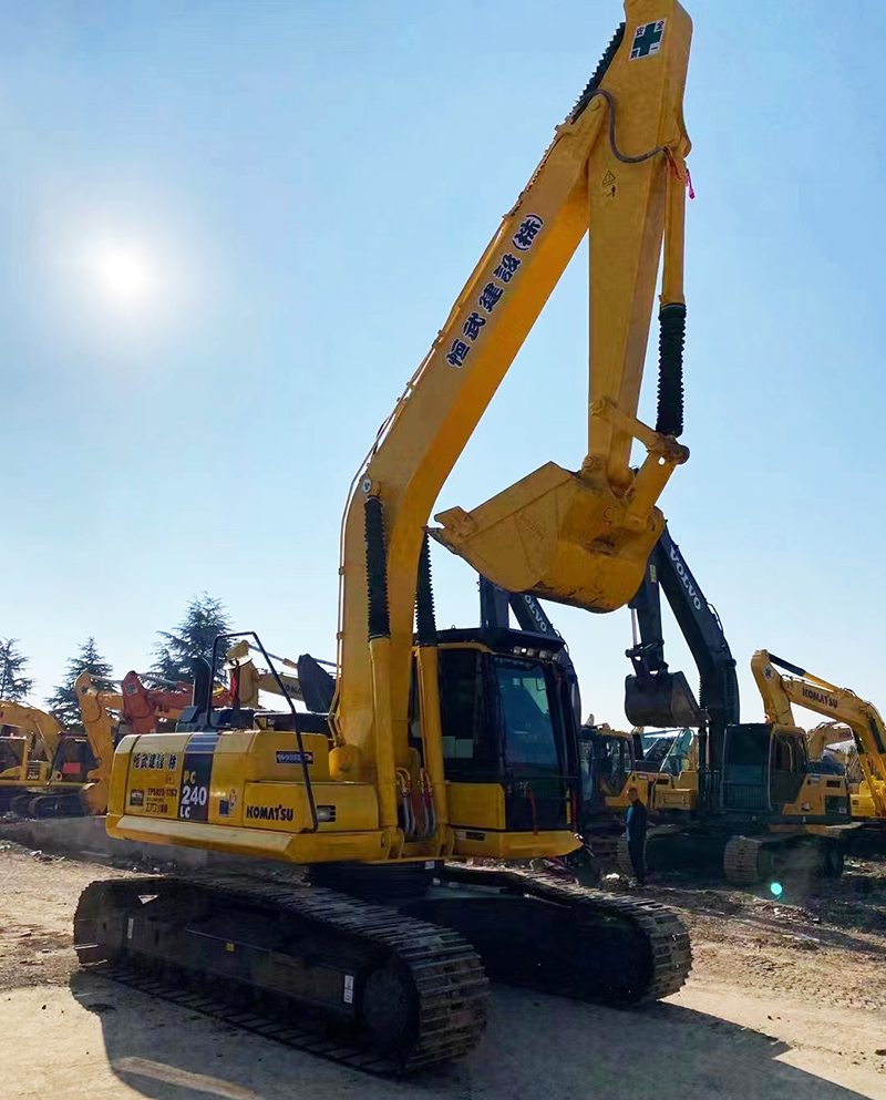 Used KOMATSU PC240-8 Excavator