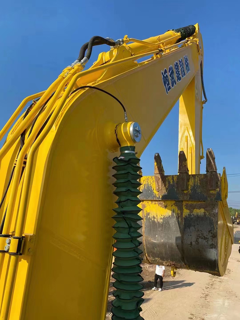 Used KOMATSU PC240-8 Excavator