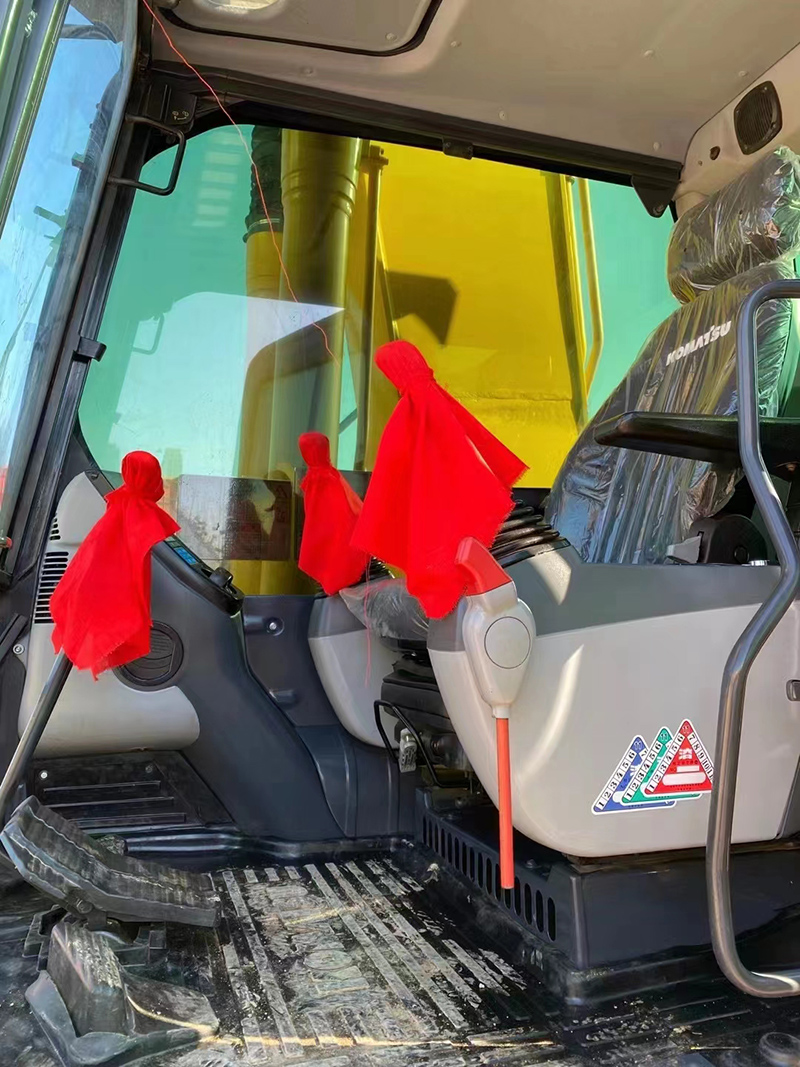 Used KOMATSU PC240-8 Excavator