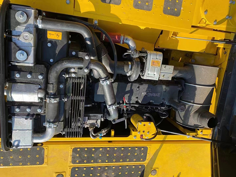 Used KOMATSU PC240-8 Excavator