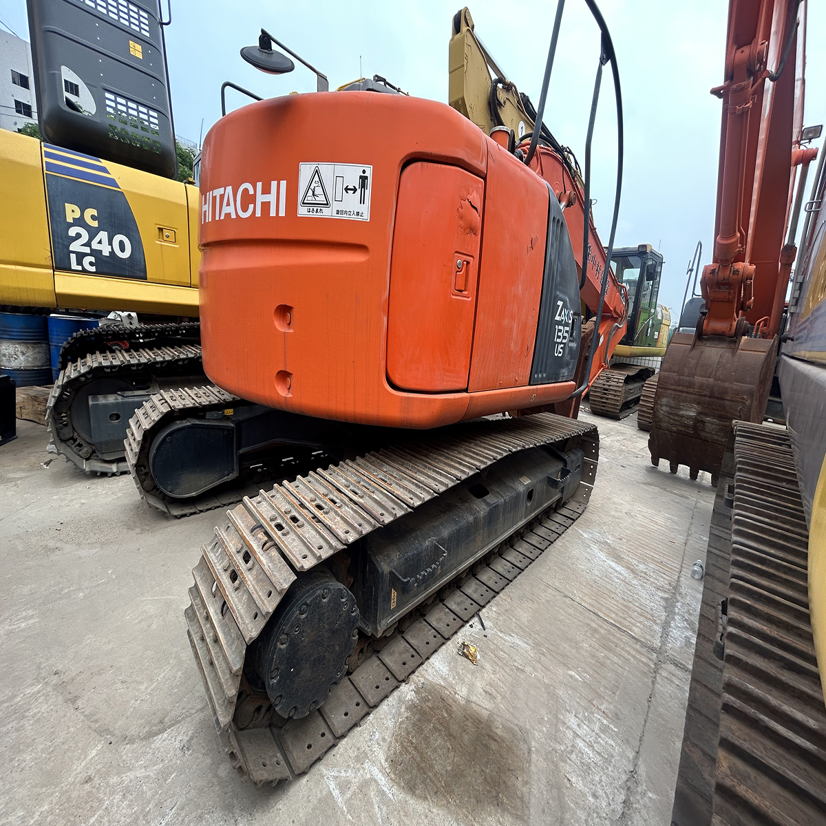 Used HITACHI ZX135 Excavator