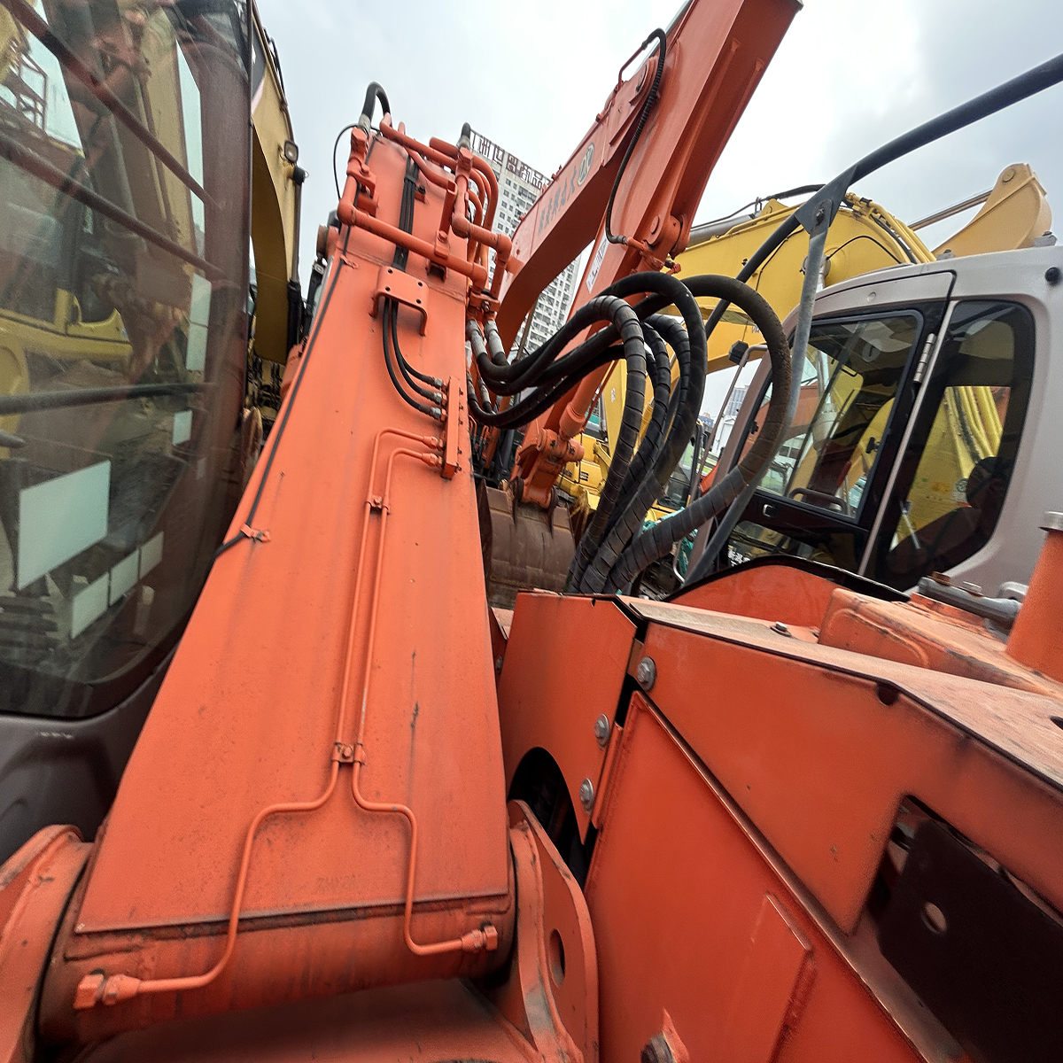 Used HITACHI ZX135 Excavator