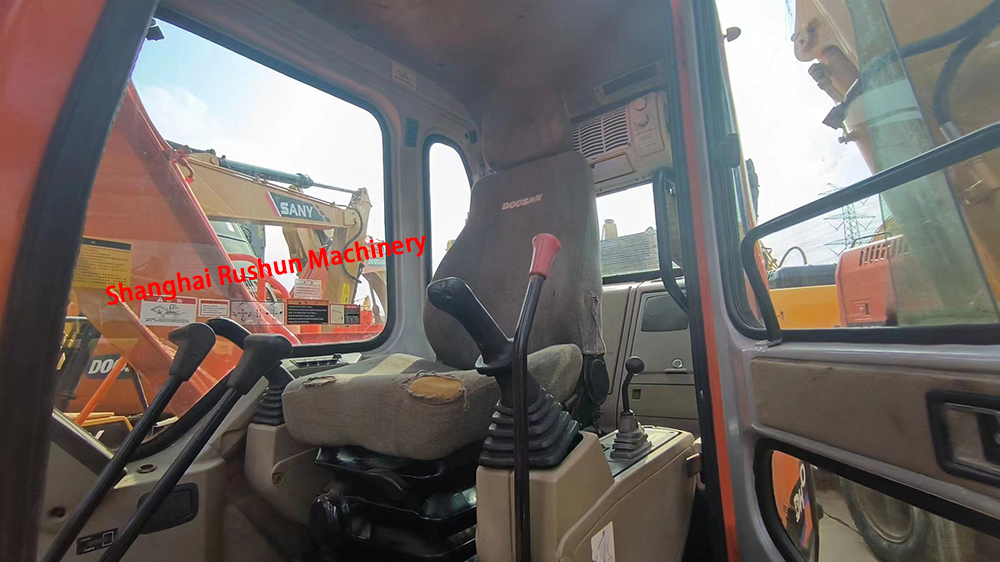 Used DOOSAN DH80 Excavator