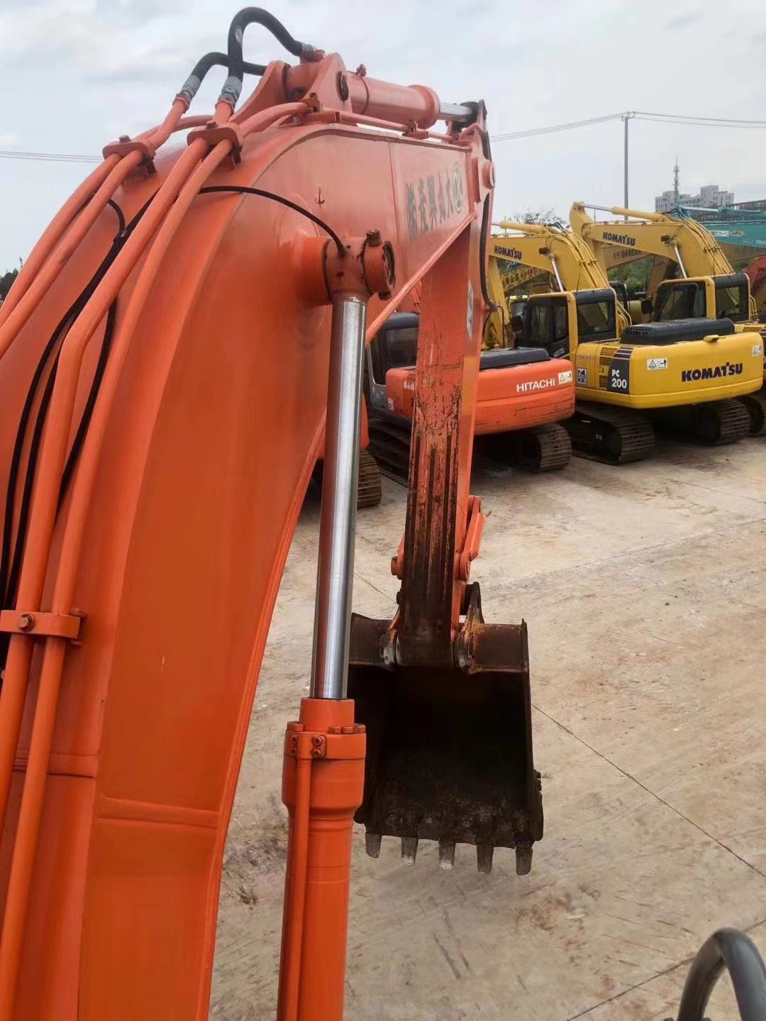 Used HITACHI ZX210 Excavator