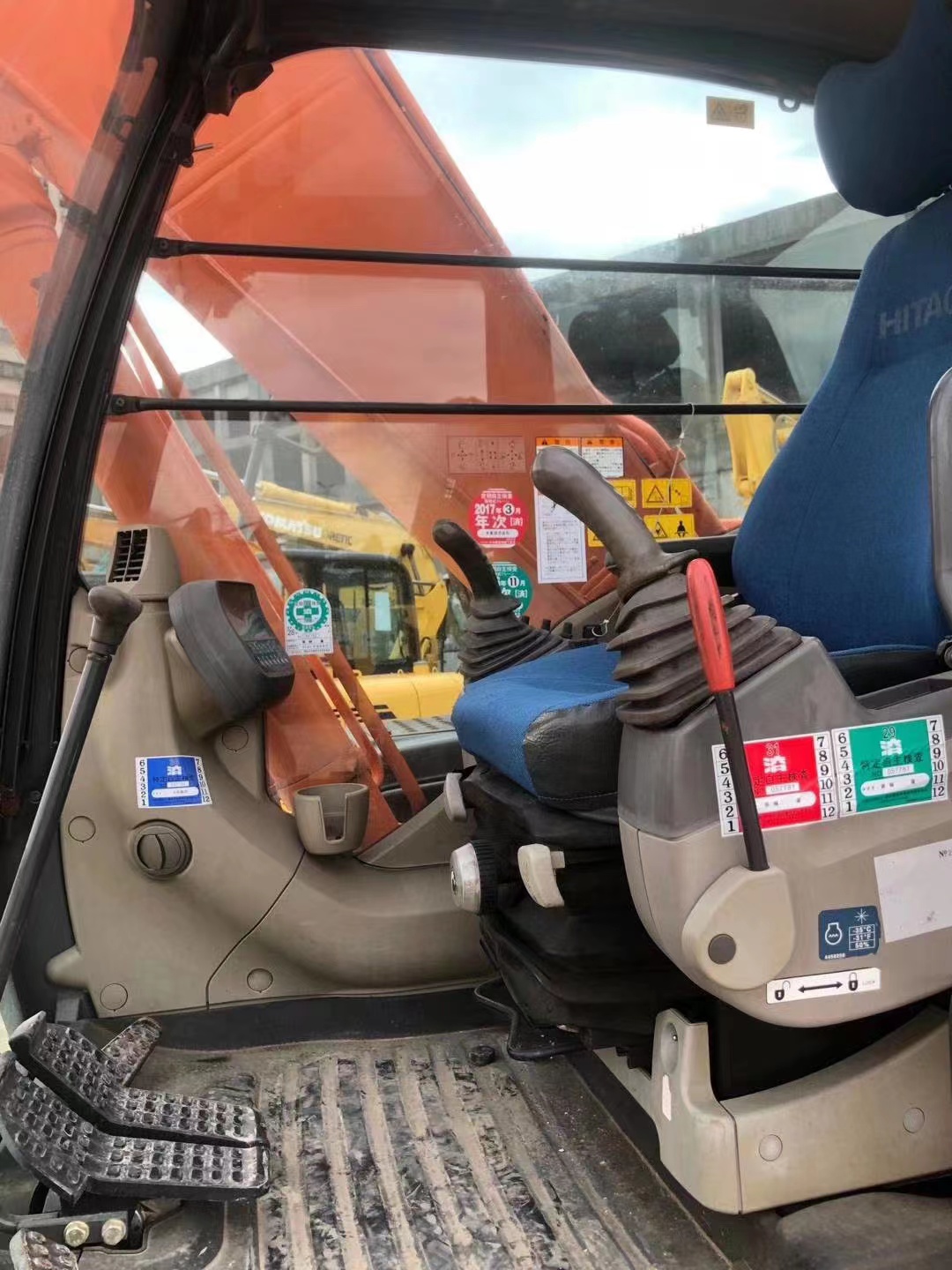 Used HITACHI ZX210 Excavator