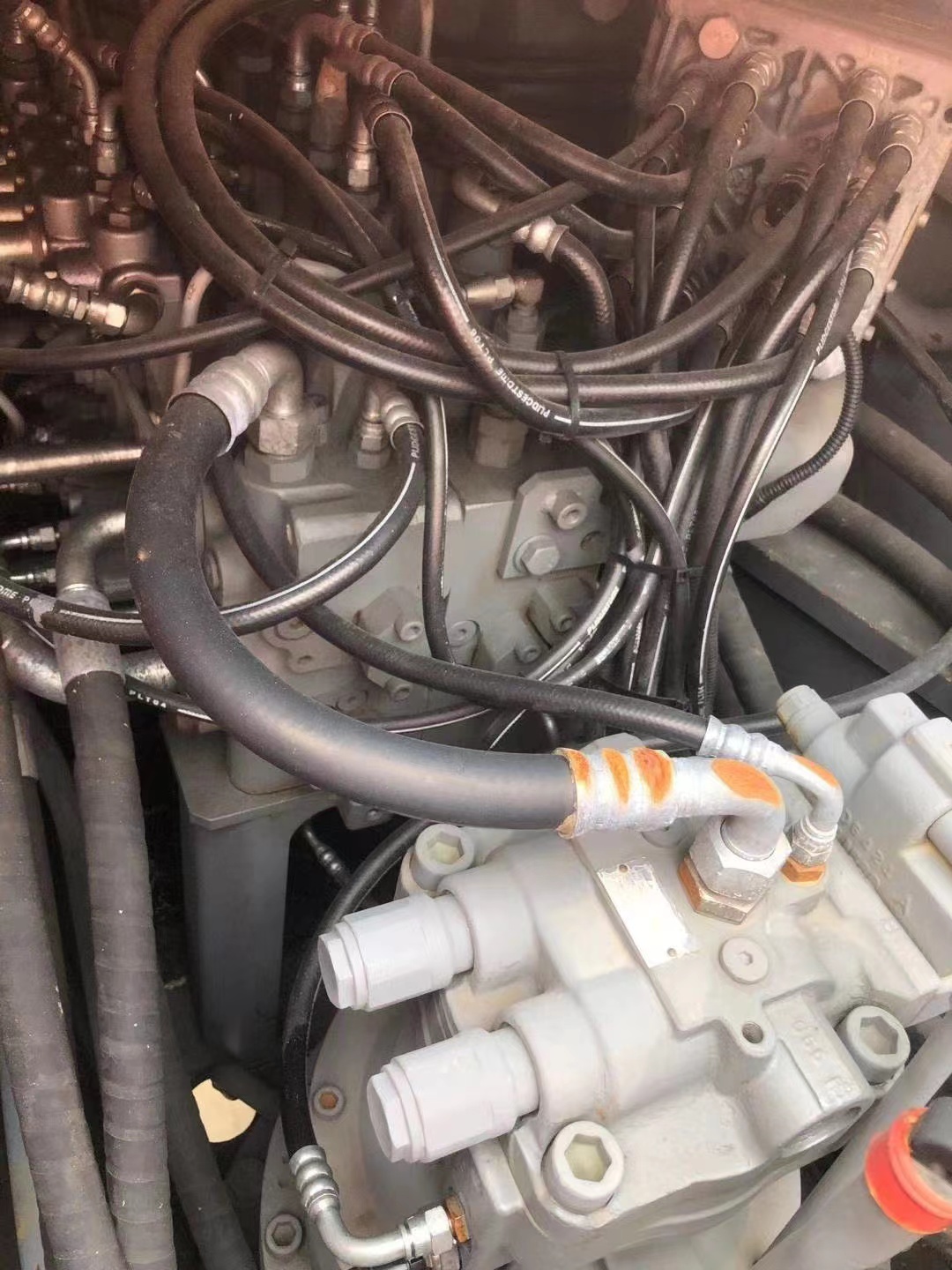 Used HITACHI ZX210 Excavator