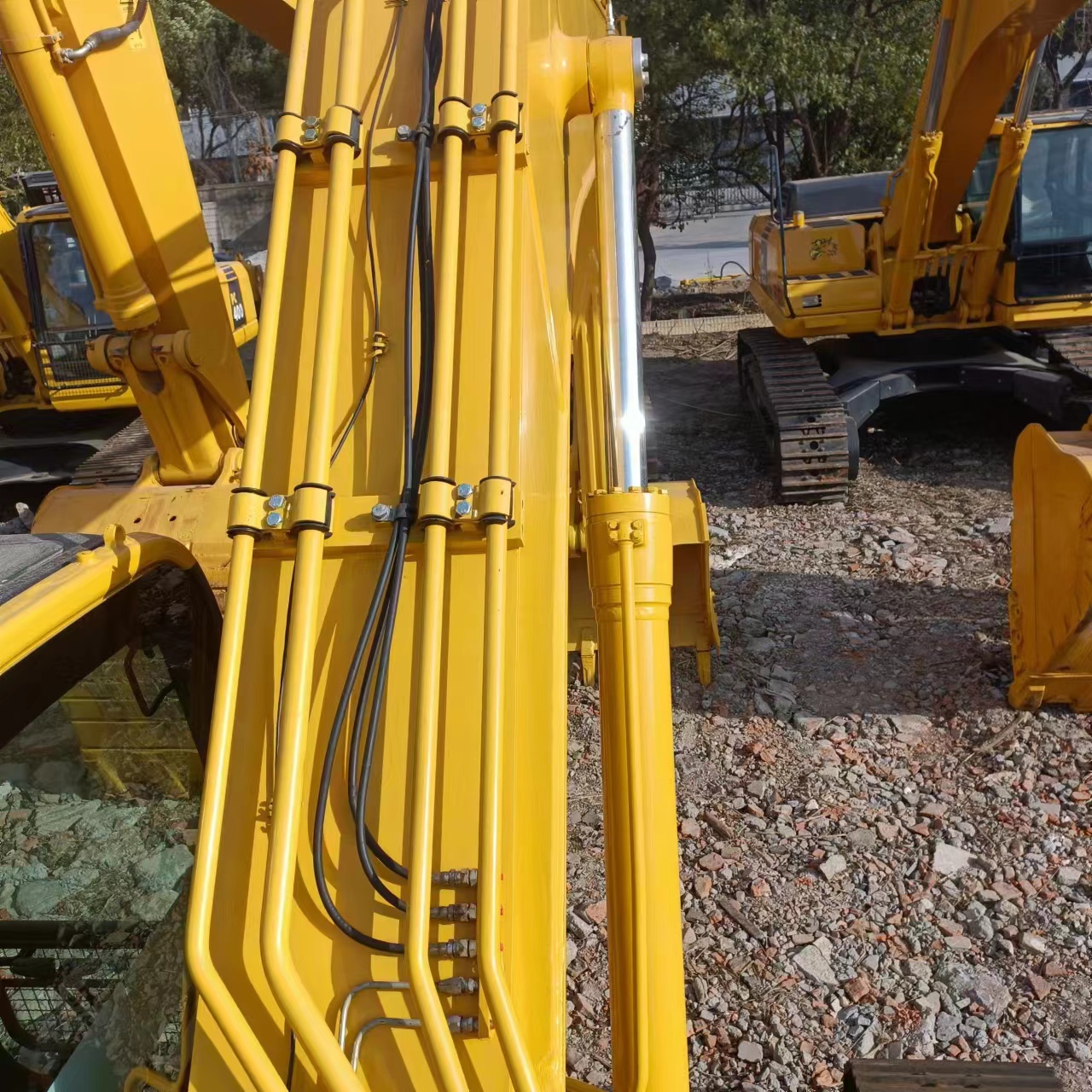 Used KOMATSU PC220 Excavator