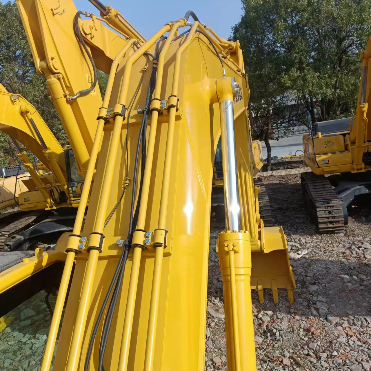 Used KOMATSU PC220 Excavator