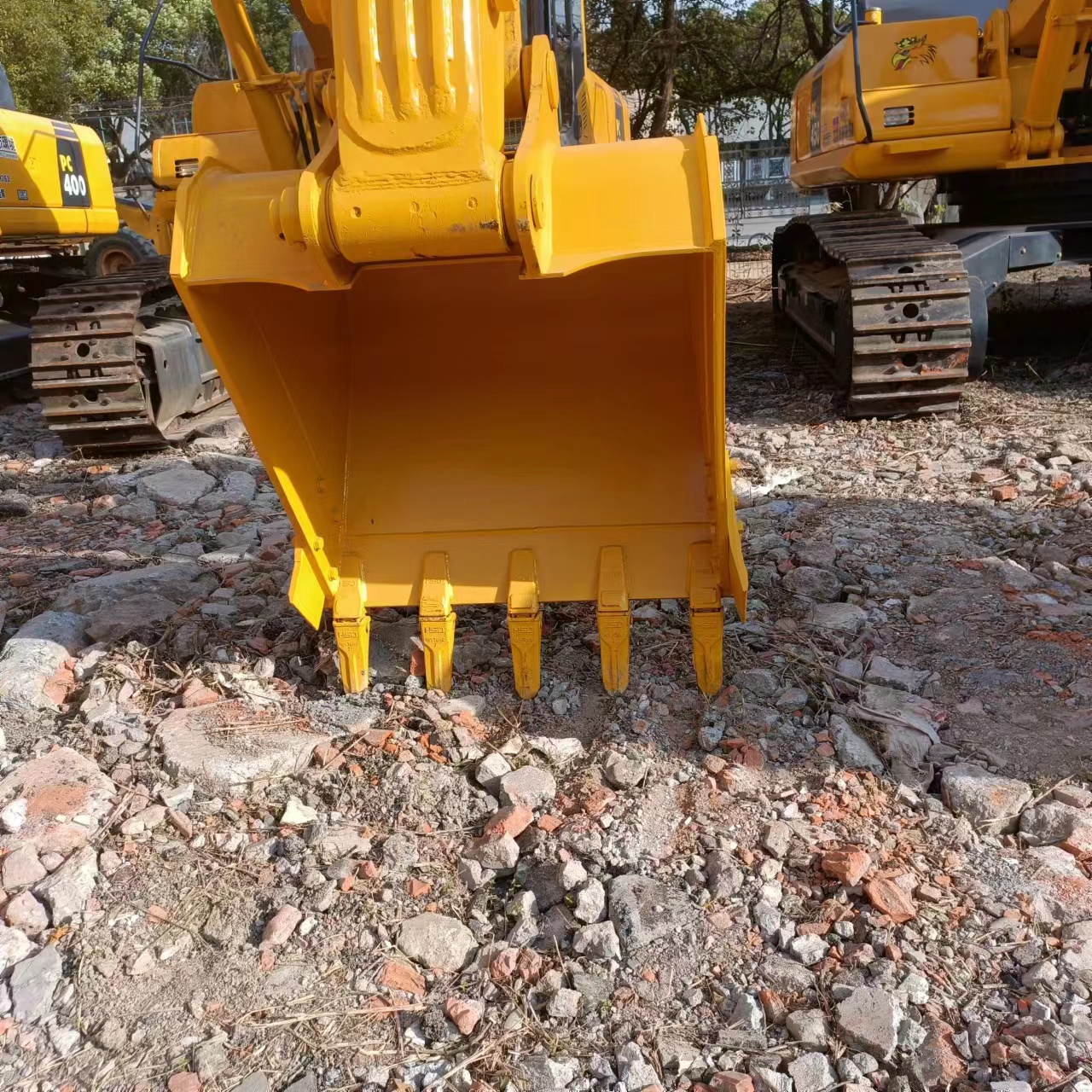 Used KOMATSU PC220 Excavator