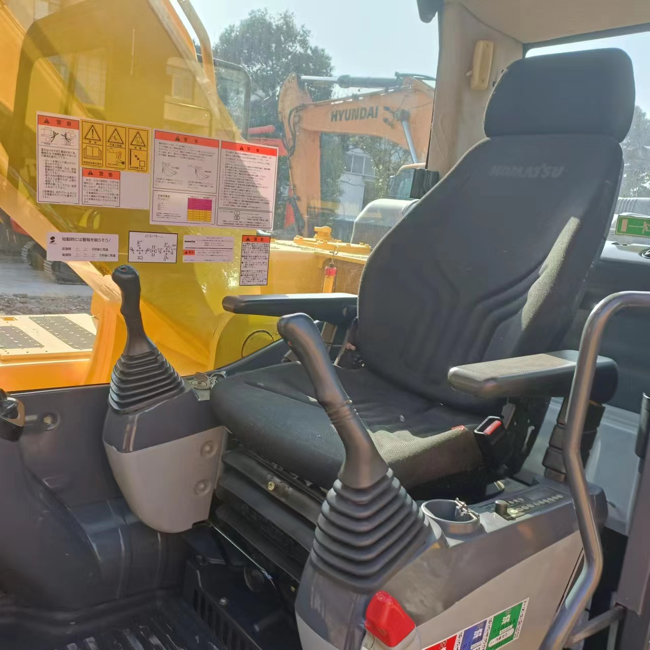 Used KOMATSU PC220 Excavator