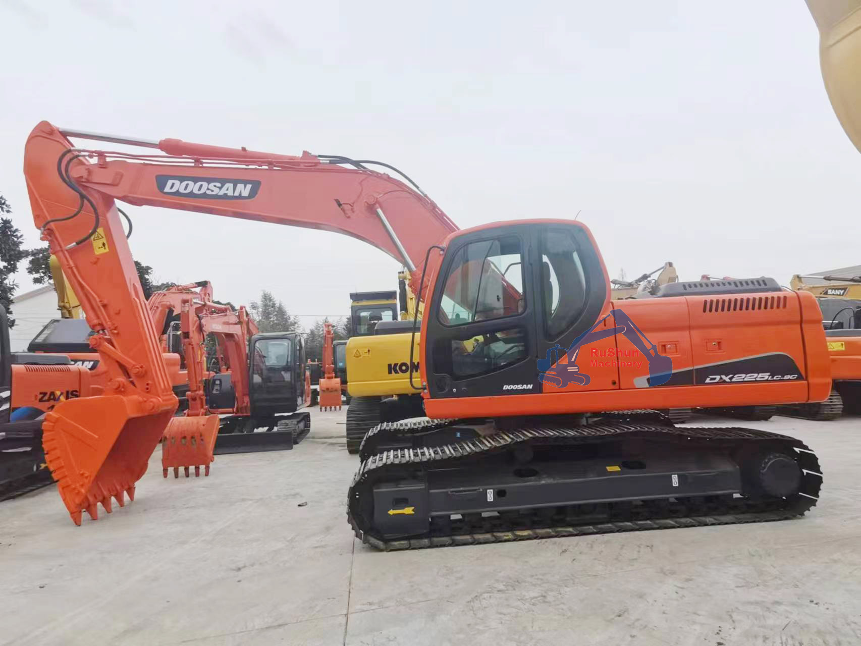 Used DOOSAN DX225LC Excavator