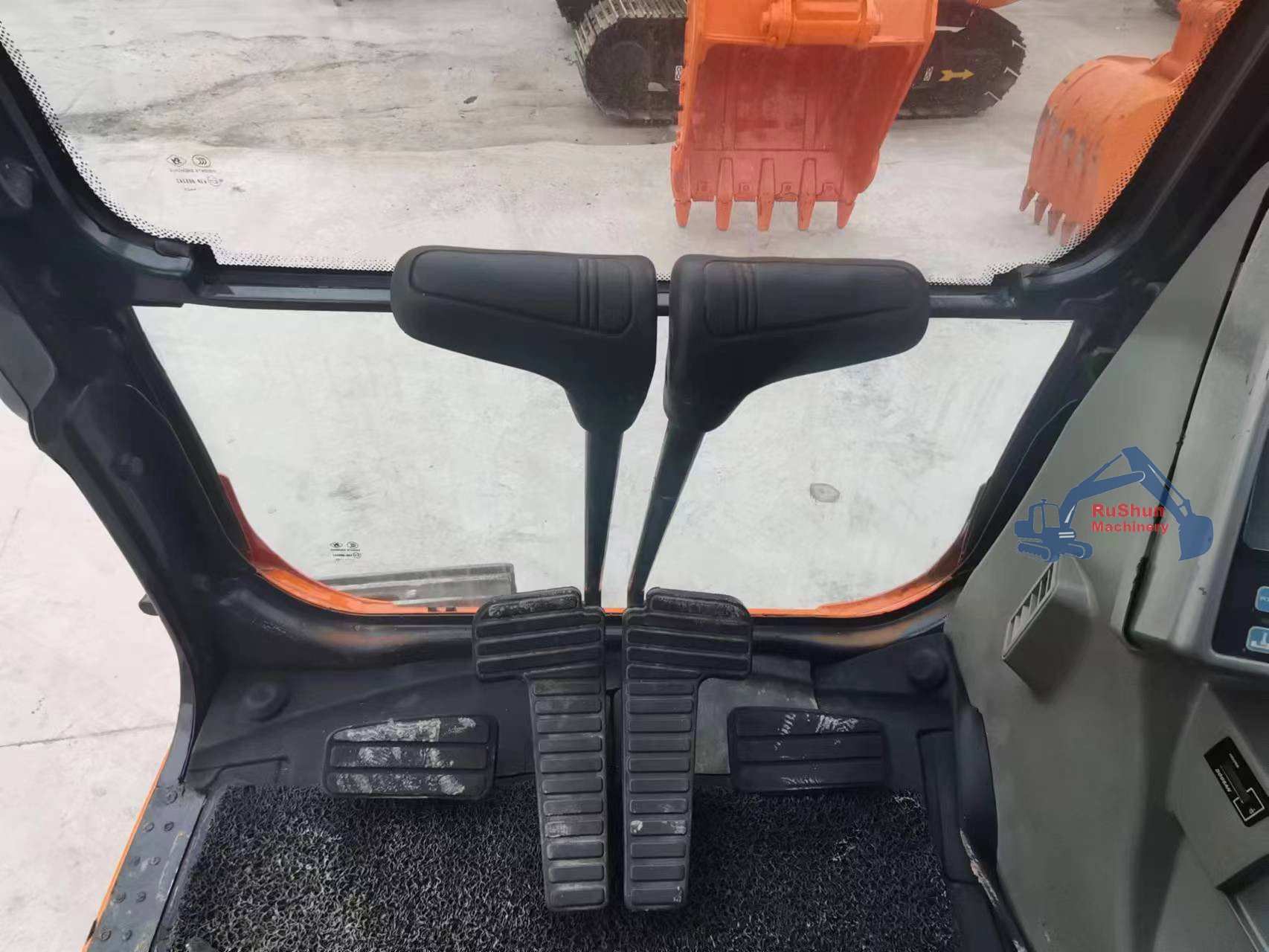 Used DOOSAN DX225LC Excavator