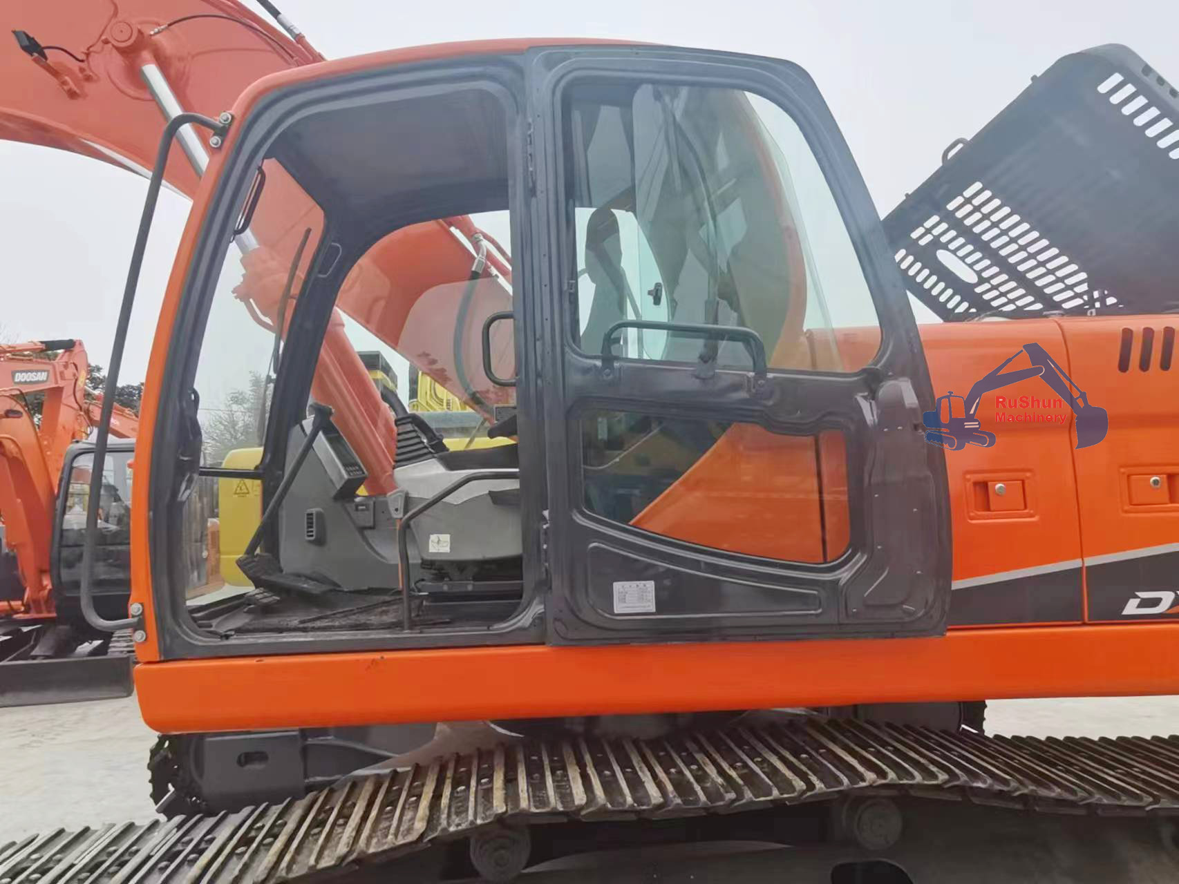 Used DOOSAN DX225LC Excavator